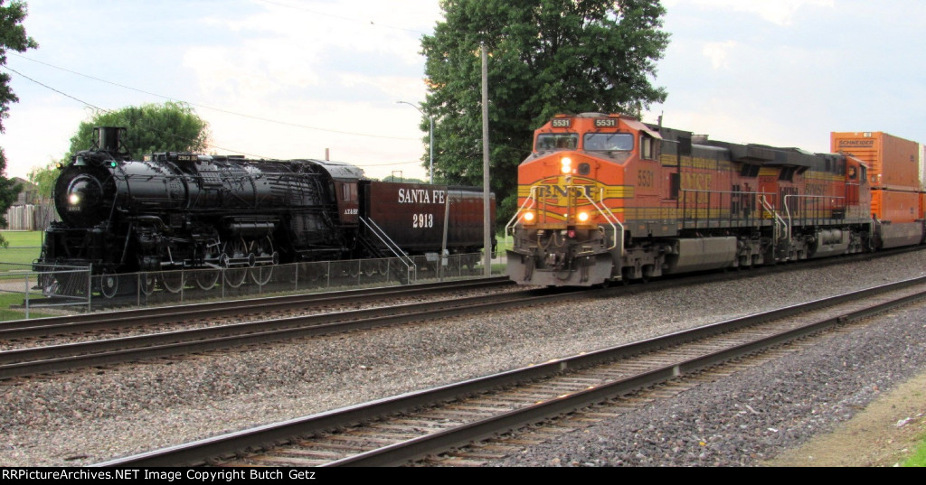 ATSF 2913 & BNSF 5531